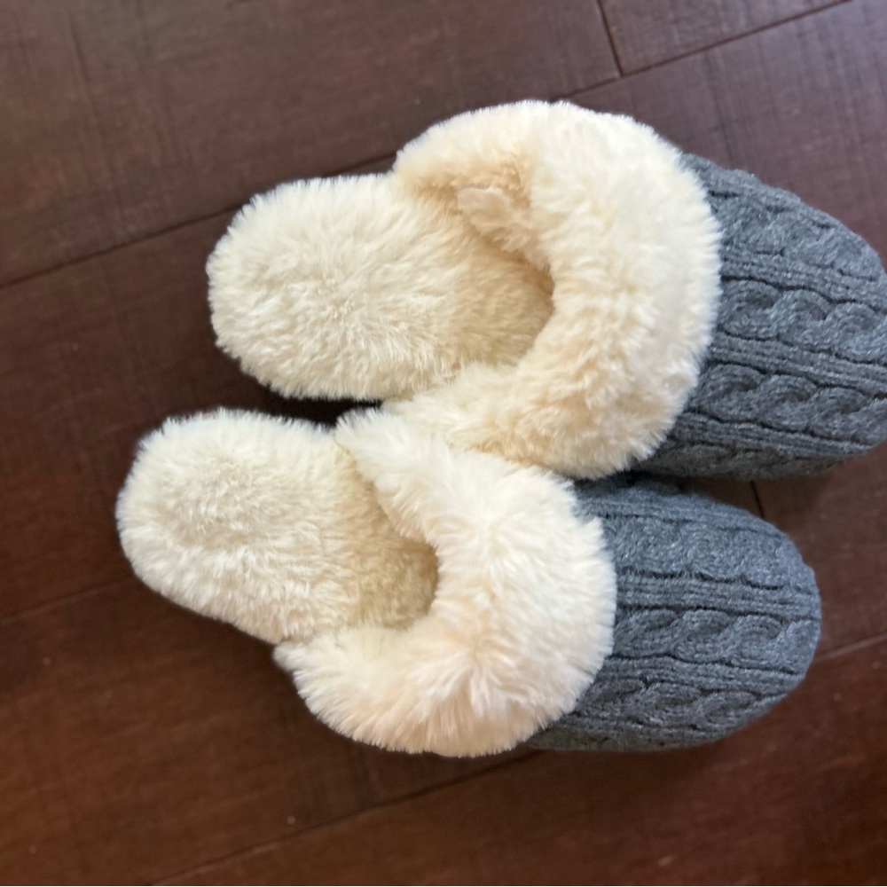 Cozy J Crew Gray and Cream Slippers NWOT
